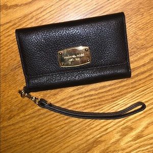 Michael kors wristlet